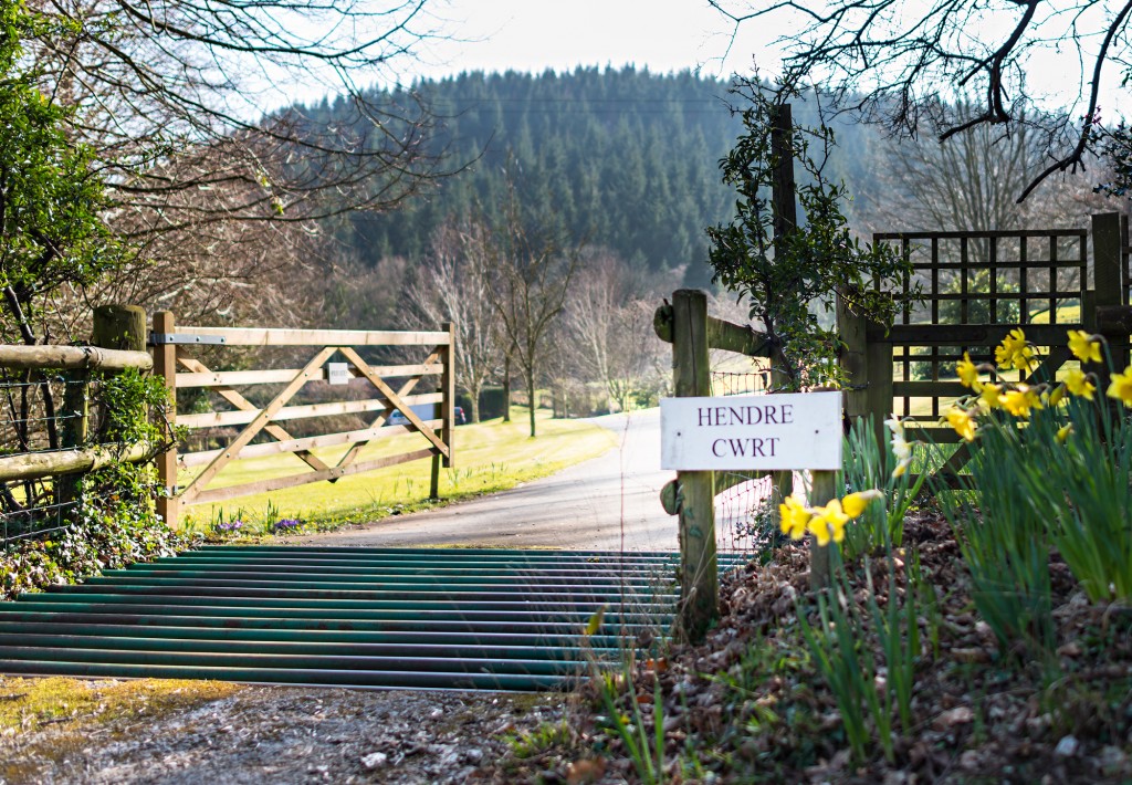 Hendre Cwrt Parrys Property